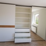 Schrank mit platzsparenden Schiebetueren 
